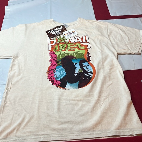 NEW M Crazy Shirts Hawaii Five-O OFF WHITE T Shirt COCONUT DYED UPF 50+ men’s M - Picture 2 of 16
